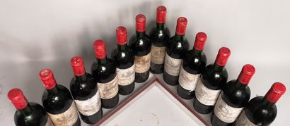 null 12 bouteilles Château BEYCHEVELLE - 4e Gcc Saint Julien 1966
Etiquettes tachées....