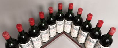 null 11 bouteilles Château L'EGLISE CLINET - Pomerol 1970
Etiquettes légèrement tachées....
