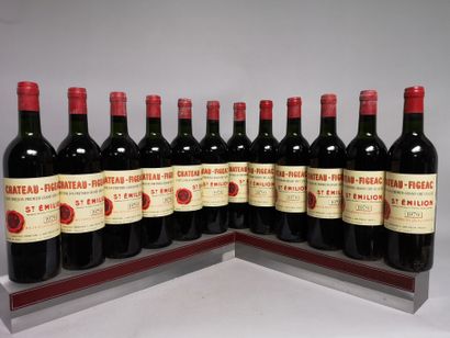 null 12 bouteilles Château FIGEAC - 1er Gcc St. Emilion 1979 En caisse bois.
7 niveaux...