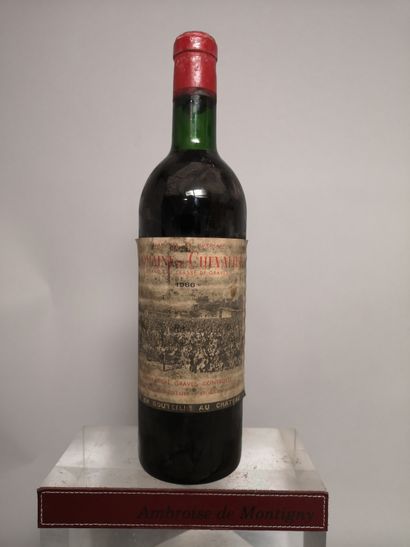 null 1 bouteille Domaine de CHEVALIER - Gc Graves 1966
Etiquette tachée et abimée,...
