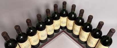 null 12 bouteilles Château GLORIA - St. Julien 1985 En caisse bois.
Etiquettes légèrement...