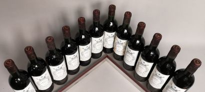 null 12 bouteilles Château MARQUIS d'ALESME BECKER - Margaux 1985 En caisse bois.
Etiquettes...
