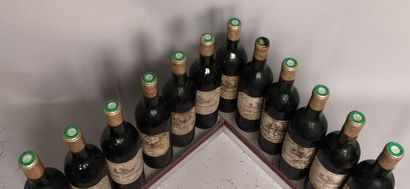 null 12 bouteilles Château BEYCHEVELLE - 4e Gcc Saint Julien 1971
Etiquettes tachées...