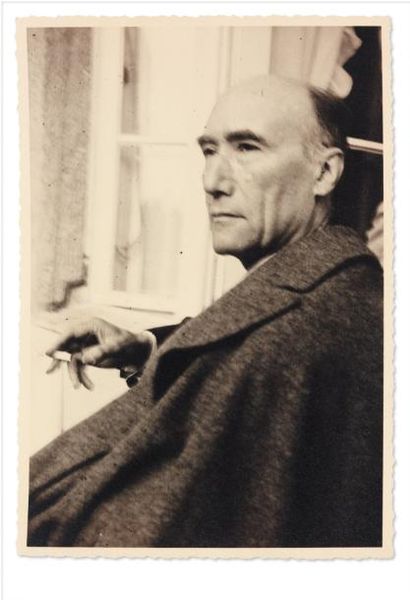 null GIDE André Beau portrait mi-buste, de trois quarts, vers 1934. 18 x 12,5 cm....