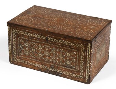 null MUDEJAR CASE.
Walnut inlaid with ivory and bone.
With radiating geometric decoration,...