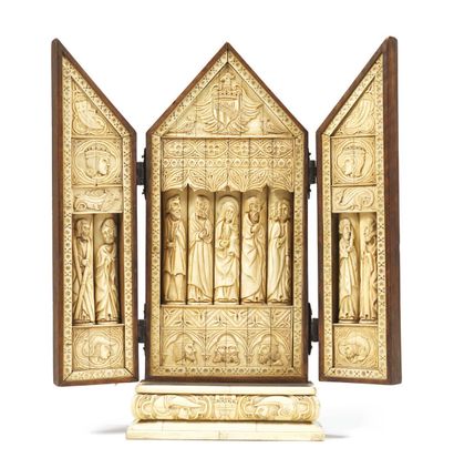  TRIPTYQUE in wood and bone carved and engraved with plates decorated with saints...