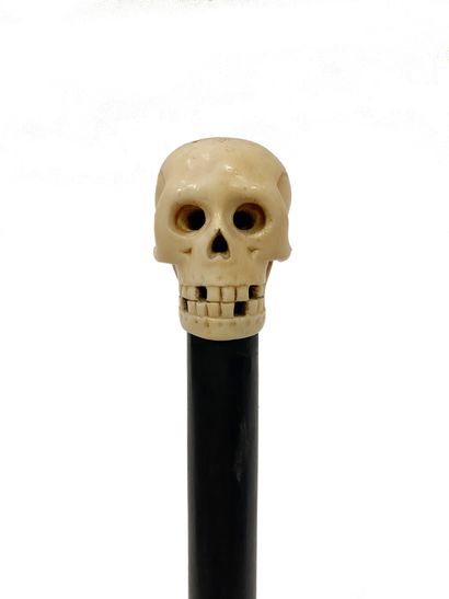 null Vanity cane In blackened wood, topped with an ivory skull 19th century H_88...