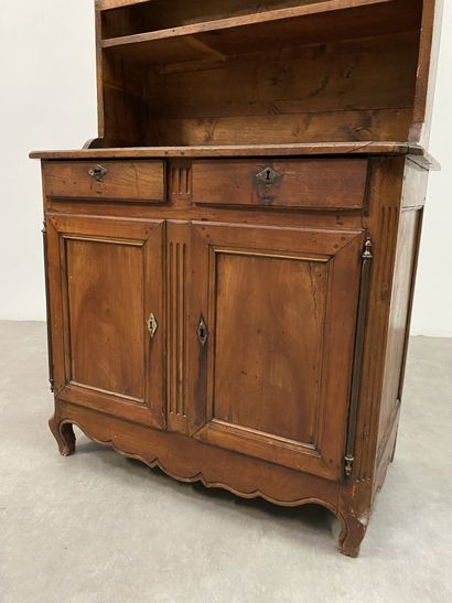 null Dresser In natural wood, the lower part opening with two drawers and two leaves...