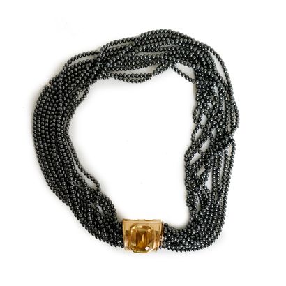 null Multi-row necklace with hematite balls, the clasp in 18K (750) yellow gold decorated...
