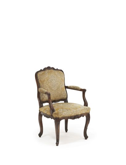 null Carved natural wood armchair. Cambered legs carved with leather. Moving belt...