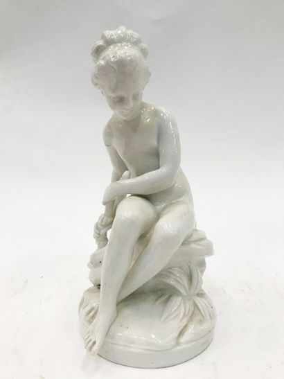 null CAPODIMONTE Nymphe En porcelaine blanche portant une marque au revers H_23 ...