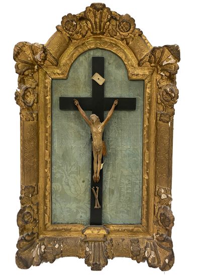 null Christ janséniste en ivoire dans un cadre en bois doré. XVIIe siècle H_55 cm...