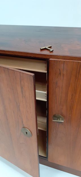 BORGE MOGENSEN (1914-1972) Chest of drawers model N° 232 Rosewood and brass Edition...