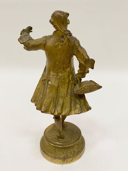 Victor Rousseau (1865-1954) Gentilhomme Sculpture en bronze à patine dorée signé...