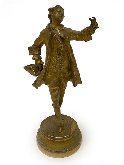 Victor Rousseau (1865-1954) Gentilhomme Sculpture en bronze à patine dorée signé...