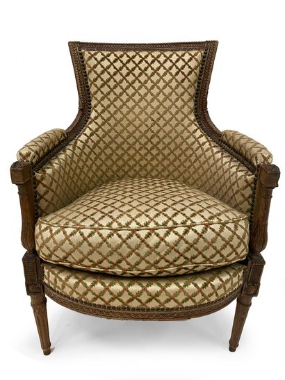 null Carved natural wood armchair with detached columns. Directoire period H_88 cm...