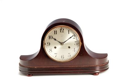 null Pendola con cassa in legno sagomato, fine del XIX secolo
Wooden clock, late...