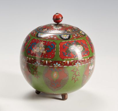 null Vaso a sfera con coperchio in metallo cloisonné, XX secolo
Vase boule couvert...