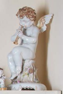 null Coppia di angeli musicanti in porcellana di Capodimonte
H_33 cm (piccoli danni)
Si...