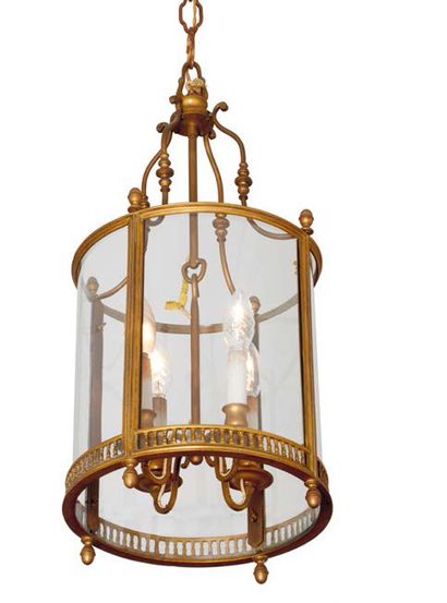  Coppia di lampadari a quattro luci, in metallo dorato e vetro Paire de lanternes...