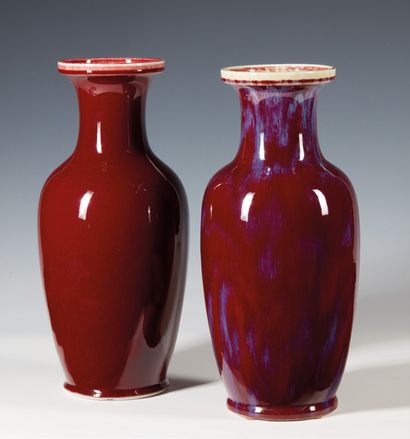 Un vaso a balaustra in porcellana rossa «sangue...