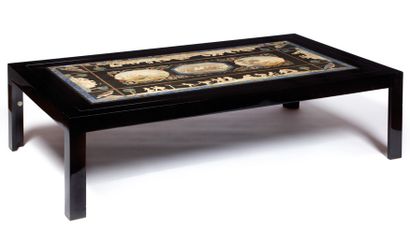 null Lastra in scagliola, Toscana, XVII-XVIII secolo, inserita in un tavolo laccato...