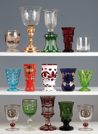null Insieme di 15 bicchieri in vetri colorati, XIX-XX secolo, forme e misure diverse...
