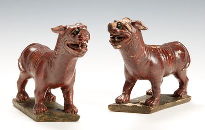 null Coppia di cani in legno laccato, Cina, XVIII-XIX secolo (mancanze)
Paire de...