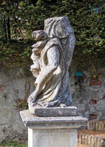 null Le Allegorie delle Stagioni
Quattro sculture in pietra scolpita nelle sembianze...