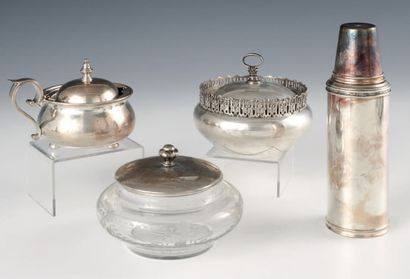 null Lotto di quattro oggetti in argento 800 : due bomboniere (una in vetro inciso),...