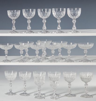null Servizio di bicchieri in cristallo molato, così composto: 10 coppe da champagne,...