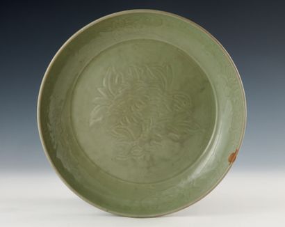 null Grande piatto in ceramica «celadon», Cina, epoca Ming, XV secolo (un danno)
Grand...