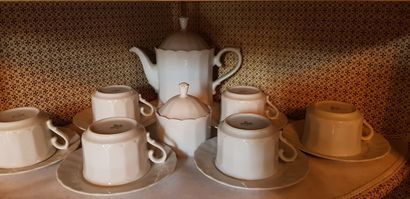  Servizio da tè in porcellana, composto da...