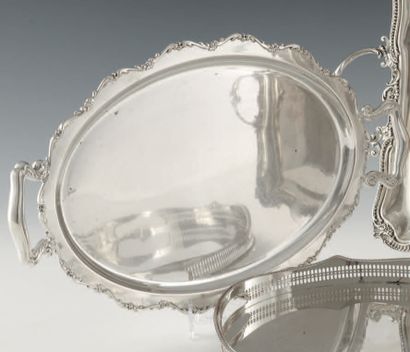 Vassoio ovale in argento 800 a due manici...