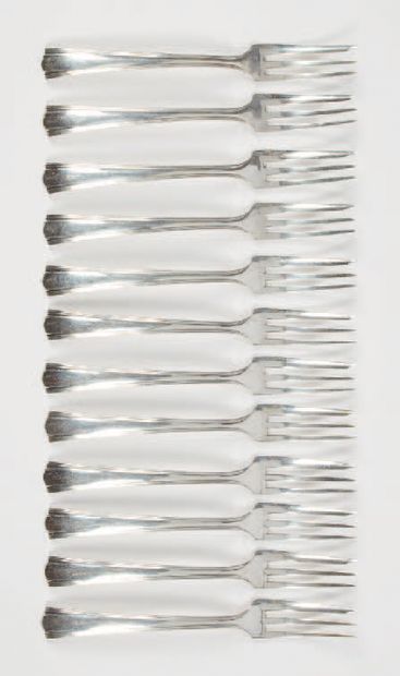 null Parte di un servizio in argento 800, decorato con mughetti, composto da: 9 forchette,...