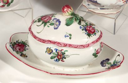 null Salsiera in porcellana
Niderviller, 1770 circa
Saucière en porcelaine de Niderviller,...