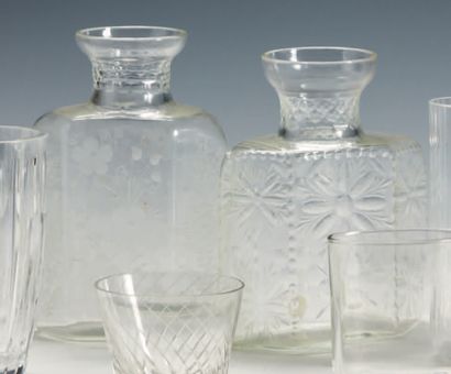  Due grandi flaconi o bottiglie esagonali in vetro molato incolore, inizio XX secolo...