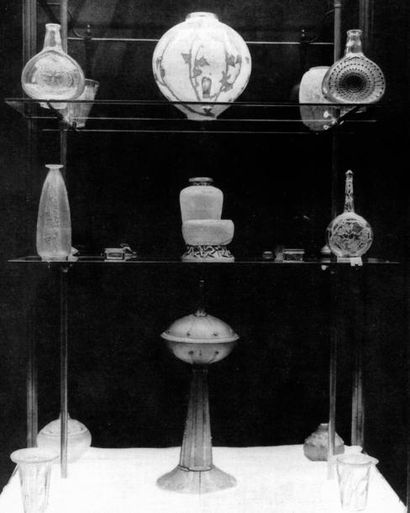 RENÉ LALIQUE (1860-1945) Vase Aras Verre soufflé-moulé opalescent de couleur jade....