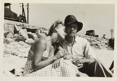 Roland PENROSE. Lee Miller et Paul Eluard. [Côte d'Azur, été 1937].
2 photographies...