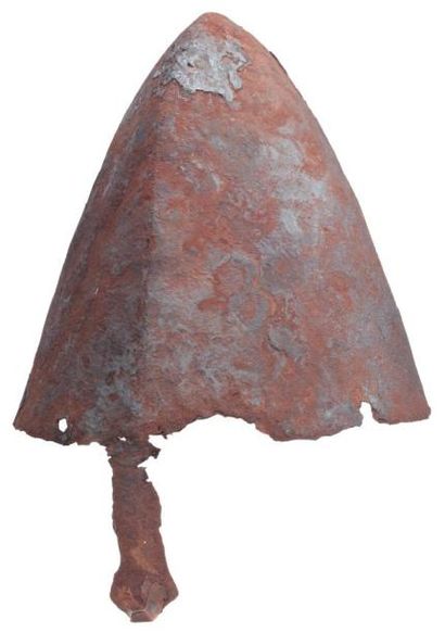  Extrêmement rare casque conique à nasal, Suède, XIe siècle. An extremely rare Swedish...