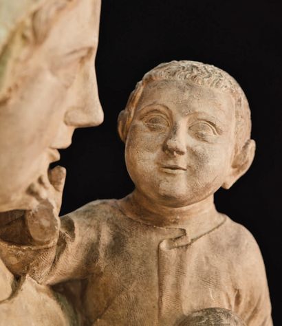 null 
Vierge à l'Enfant en pierre calcaire sculptée en ronde-bosse.



Debout, avec...