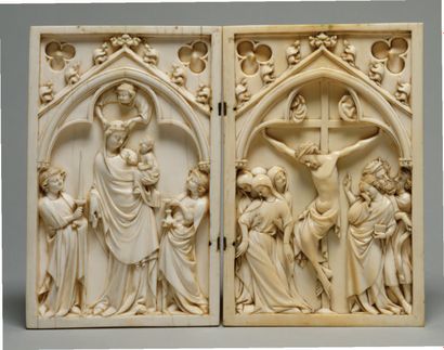 null Ivory plaque carved in high relief representing the Crucifixion under a large...