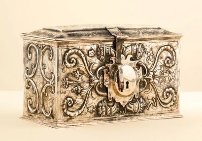 null Silver box embossed and engraved. Decorated with horns of plenty, pea pods and...