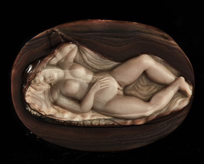 Rare erotic cameo in agate with two layers...