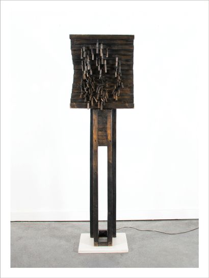 POL BURY (1922-2005) Le lutrin ou Erectile, 1963
Sculpture in stained wood and electric...