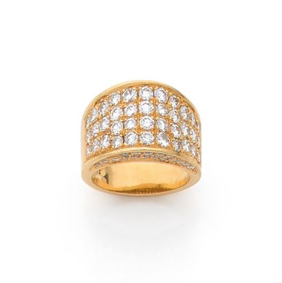 null 18k (750) yellow gold ring with four rows of brilliant-cut diamonds on the sides....