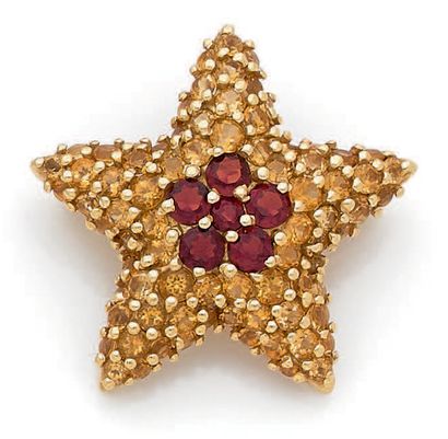 FRED (attribué à). 
18K (750) yellow gold brooch featuring a star paved with yellow...