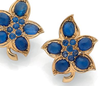 René Boivin. 
A pair of 18K (750) yellow gold leaf-shaped ear clips set with cabochon...
