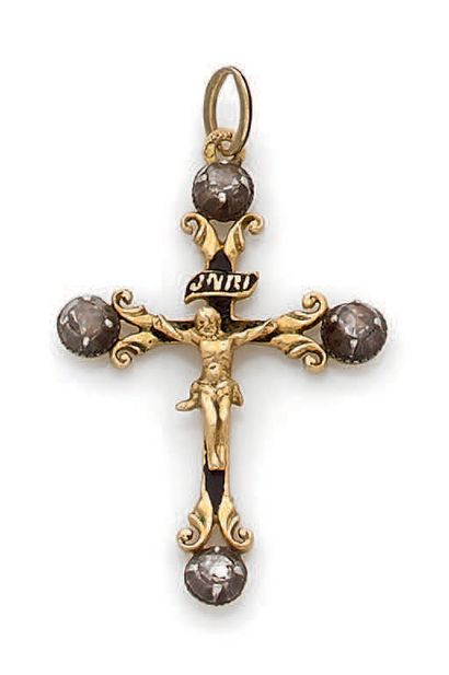 null Pendentif-croix en or jaune 18K (750) appliquée d'un Christ sculpté, ponctuée...