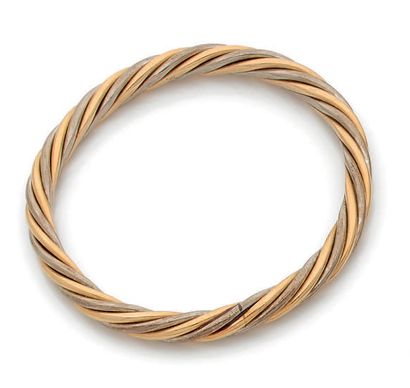 null Bracelet in two tones of gold 14K (585) twisted.
L_18 cm
Weight : 57,89 g.